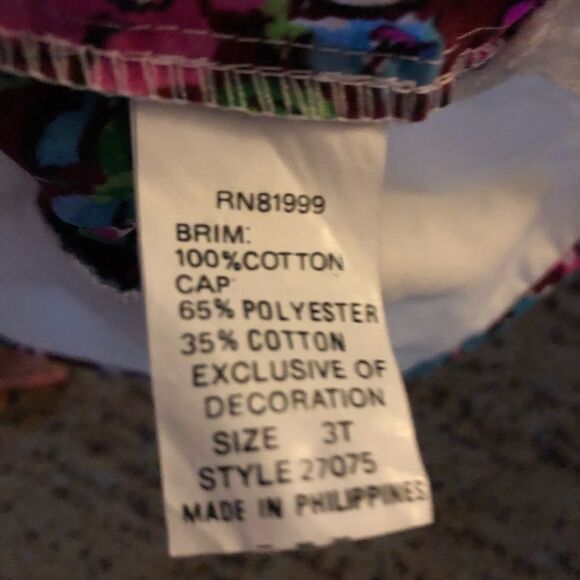 Kids hat size  3T - Picture 3 of 3